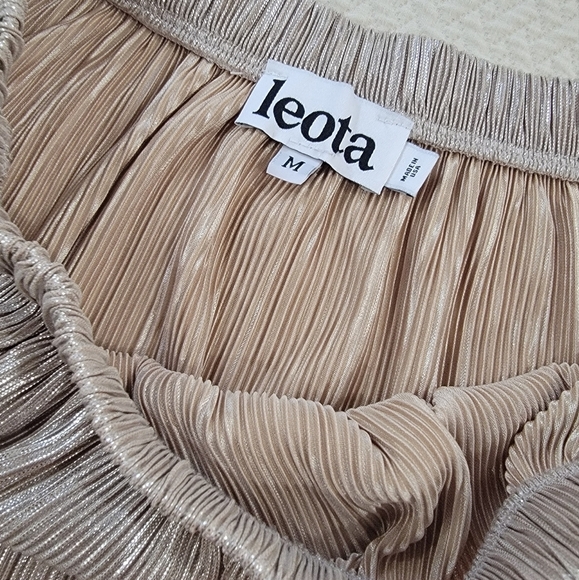Leota Elegant Champagne Shimmer Skirt Size Medium Midi Micro Pleats Flowy - Picture 11 of 14